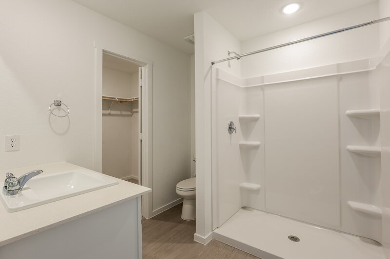 1,470/Mo, 501 Chevre Rd New Braunfels, TX 78130 Main Bathroom View