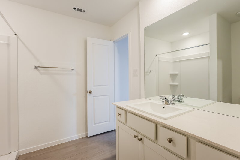 1,470/Mo, 501 Chevre Rd New Braunfels, TX 78130 Bathroom View