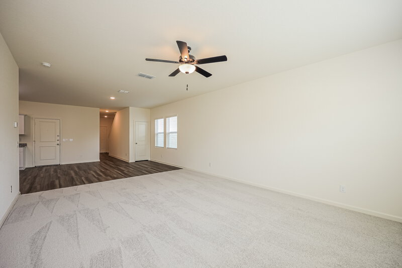 1,985/Mo, 5619 Finch Cyn Converse, TX 78109 Living Room View 2