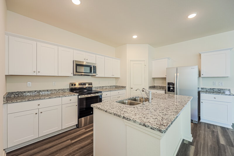 1,985/Mo, 5619 Finch Cyn Converse, TX 78109 Kitchen View 2