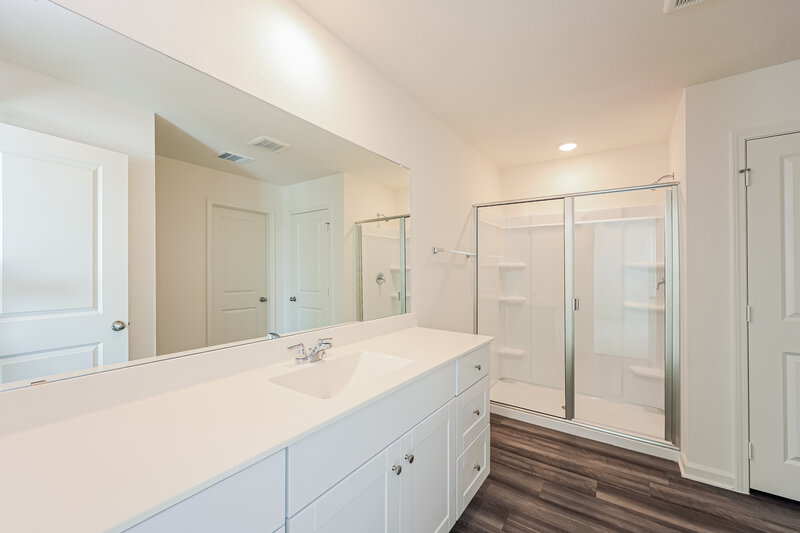 1,985/Mo, 5619 Finch Cyn Converse, TX 78109 Main Bathroom View