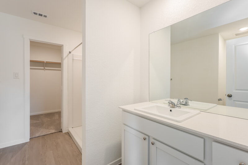 1,490/Mo, 2234 Croaker Crk San Antonio, TX 78253 Main Bathroom View