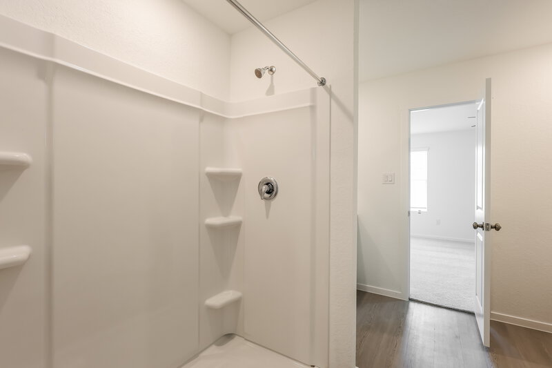 1,490/Mo, 2234 Croaker Crk San Antonio, TX 78253 Main Bathroom View 2