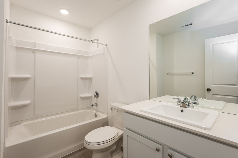 1,490/Mo, 2234 Croaker Crk San Antonio, TX 78253 Bathroom View