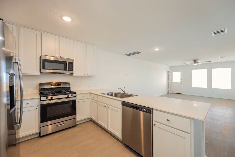 1,355/Mo, 1870 Musk Rose Converse, TX 78109 Kitchen View