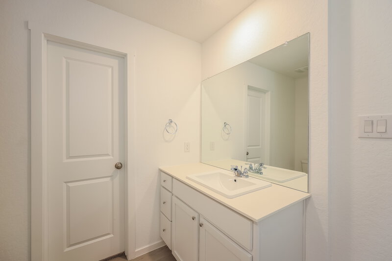 1,355/Mo, 1870 Musk Rose Converse, TX 78109 Main Bathroom View
