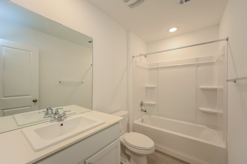 1,355/Mo, 1870 Musk Rose Converse, TX 78109 Bathroom View