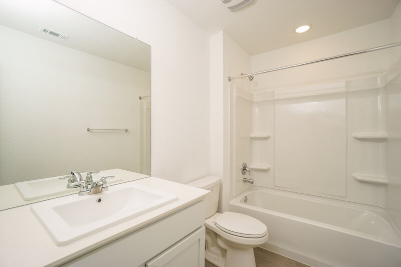 1,610/Mo, 1866 Musk Rose Converse, TX 78109 Bathroom View