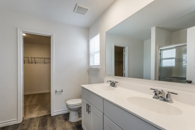 2,700/Mo, 1541 Golden Wheat New Braunfels, TX 78130 Main Bathroom View