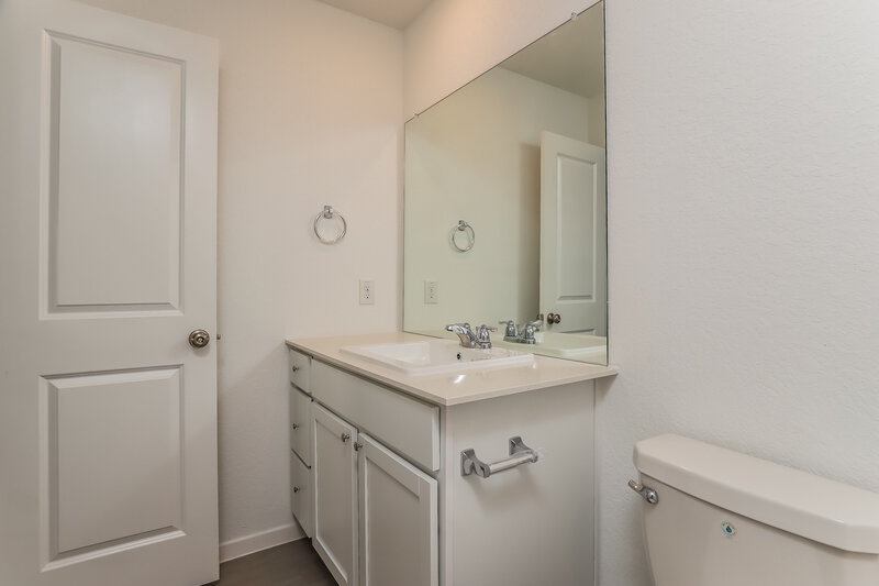 1,435/Mo, 15407 Salmon Spg San Antonio, TX 78253 Main Bathroom View