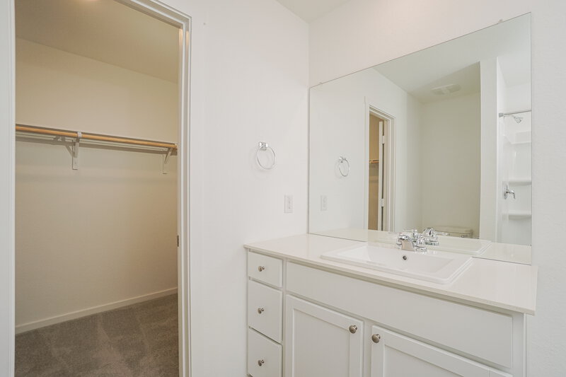 1,695/Mo, 1858 Musk Rose Converse, TX 78109 Main Bathroom View