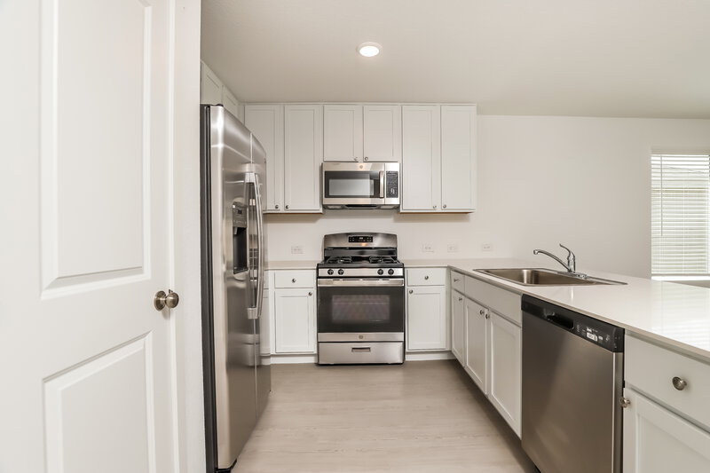 1,515/Mo, 15483 Jake Xing San Antonio, TX 78253 Kitchen View 2