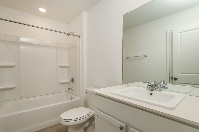 1,515/Mo, 15483 Jake Xing San Antonio, TX 78253 Bathroom View