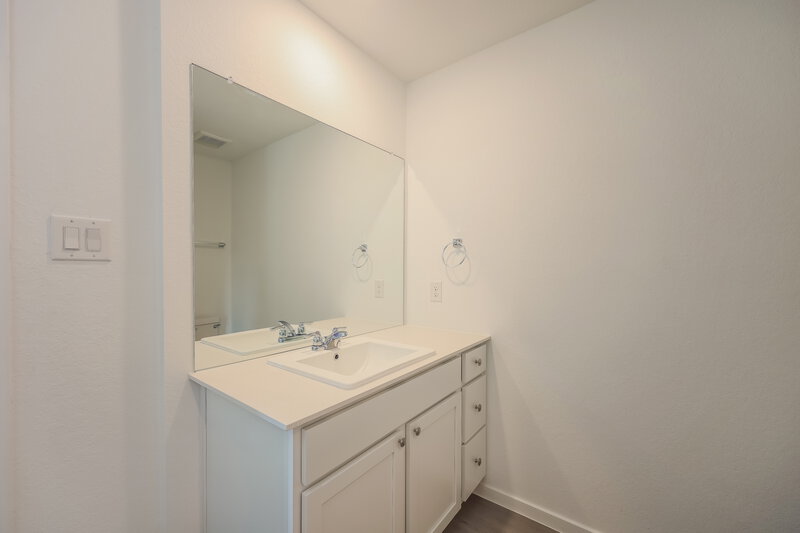 1,630/Mo, 15426 Jake Xing San Antonio, TX 78253 Main Bathroom View