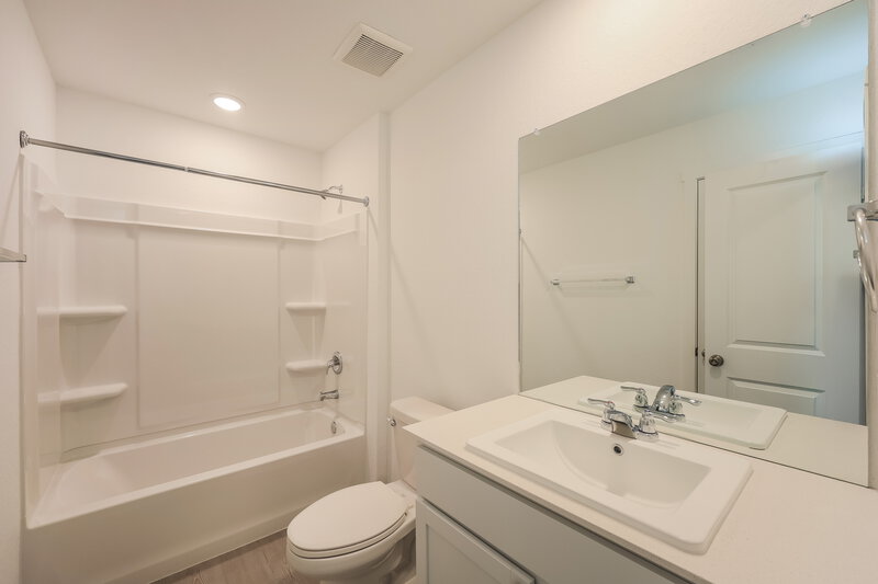 1,630/Mo, 15426 Jake Xing San Antonio, TX 78253 Bathroom View