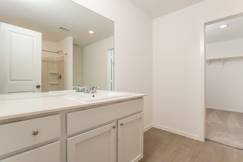 1,590/Mo, 2230 Croaker Crk San Antonio, TX 78253 Main Bathroom View