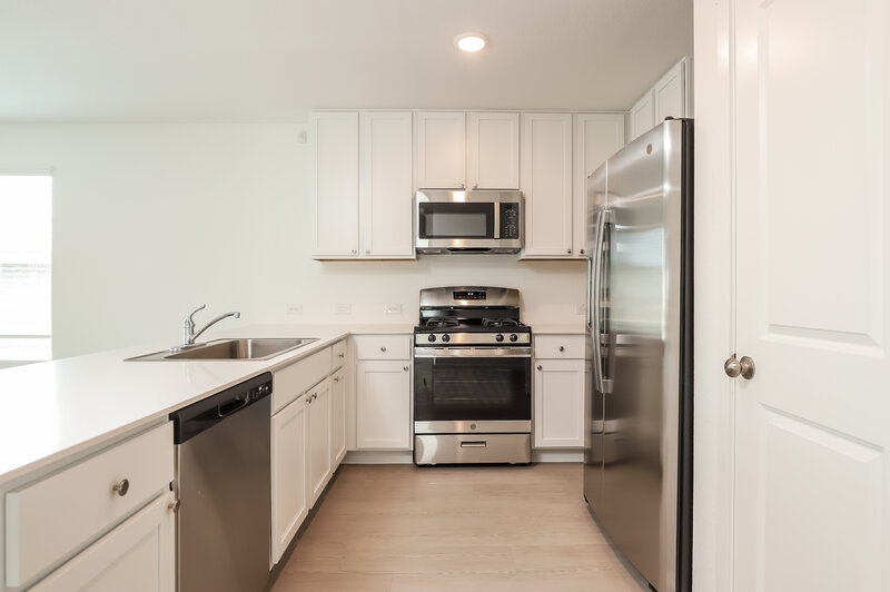1,515/Mo, 2218 Croaker Crk San Antonio, TX 78253 Kitchen View