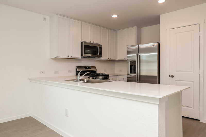1,515/Mo, 2218 Croaker Crk San Antonio, TX 78253 Kitchen View 2