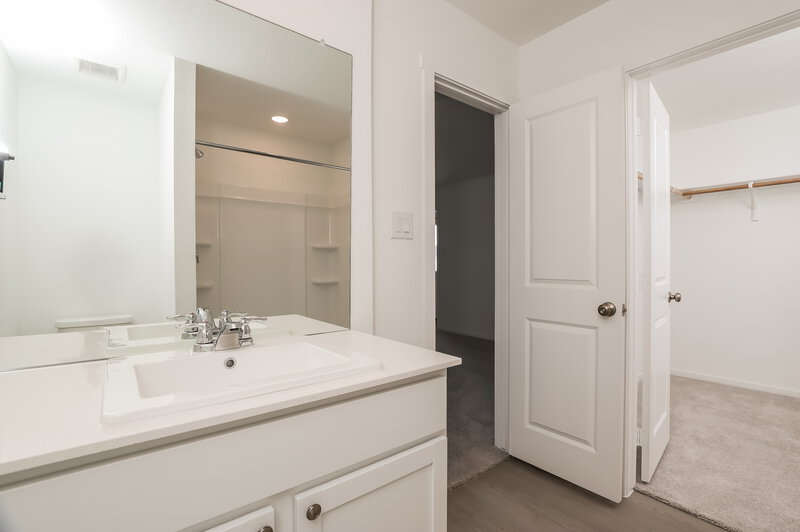 1,515/Mo, 2218 Croaker Crk San Antonio, TX 78253 Bathroom View 2