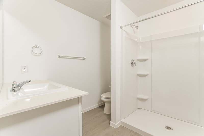 1,470/Mo, 15467 Jake Xing San Antonio, TX 78253 Main Bathroom View