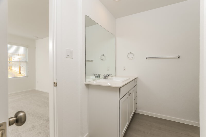 1,470/Mo, 15467 Jake Xing San Antonio, TX 78253 Main Bathroom View 2