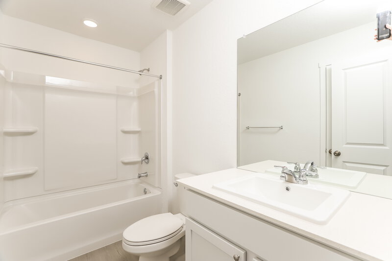 1,470/Mo, 15467 Jake Xing San Antonio, TX 78253 Bathroom View