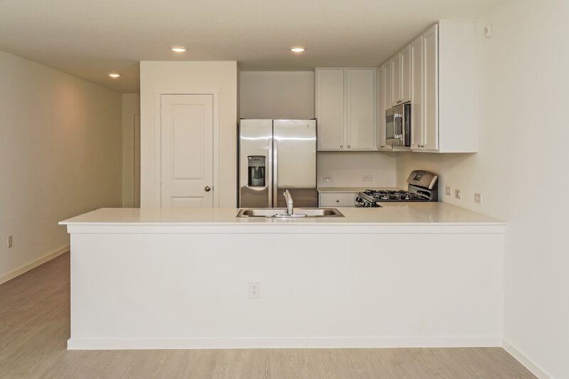 1,540/Mo, 2238 Croaker Crk San Antonio, TX 78253 Kitchen View 2