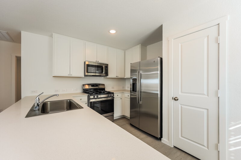 1,505/Mo, 10016 Mather Way Converse, TX 78109 Kitchen View