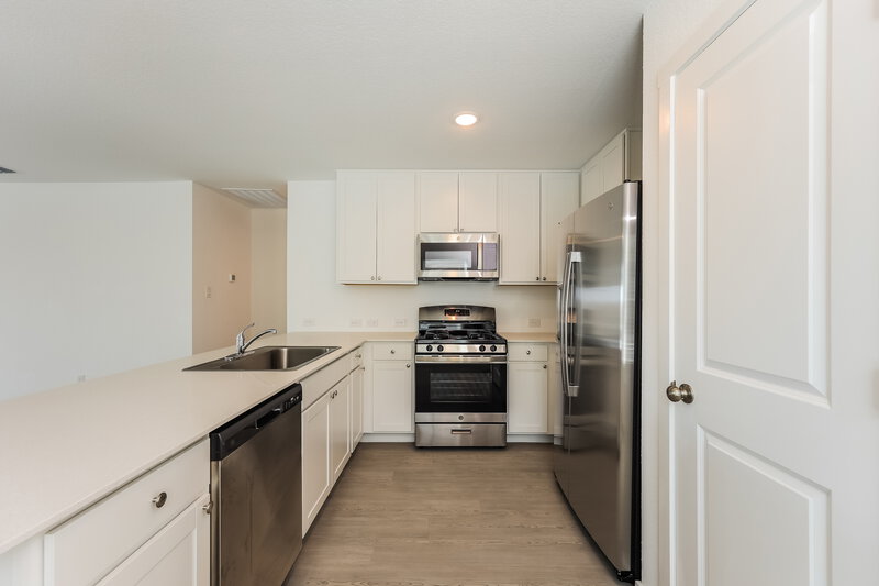 1,505/Mo, 10016 Mather Way Converse, TX 78109 Kitchen View 2