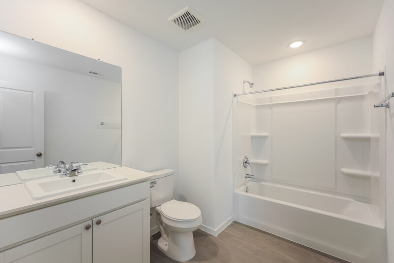 1,505/Mo, 10016 Mather Way Converse, TX 78109 Main Bathroom View