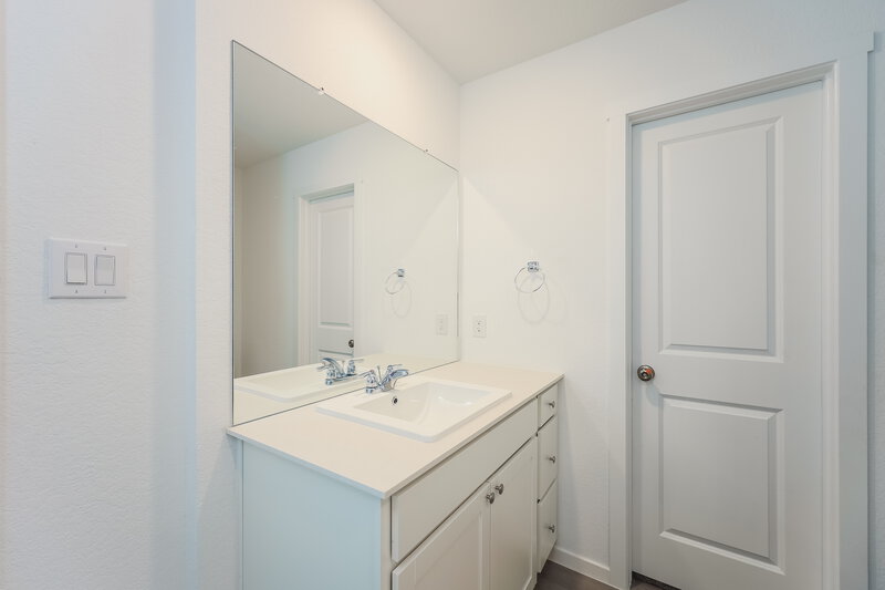 1,505/Mo, 10016 Mather Way Converse, TX 78109 Bathroom View