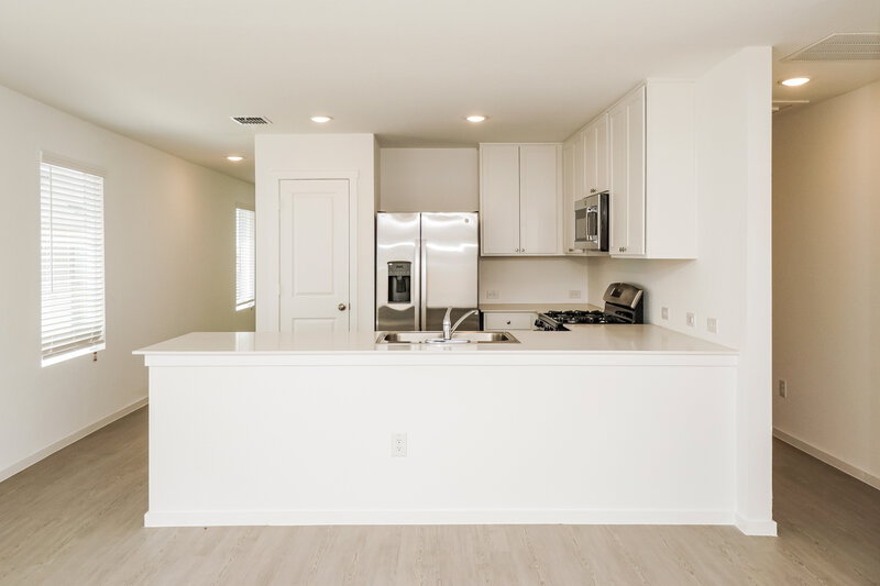 1,465/Mo, 10051 Mather Way Converse, TX 78109 Kitchen View