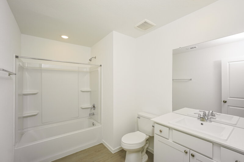 1,465/Mo, 10051 Mather Way Converse, TX 78109 Main Bathroom View