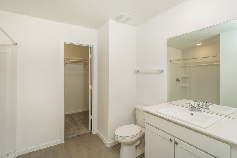 1,445/Mo, 11525 Chestnut Rose Converse, TX 78109 Main Bathroom View
