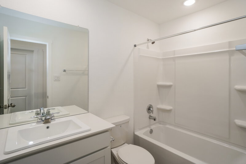 1,445/Mo, 11525 Chestnut Rose Converse, TX 78109 Bathroom View