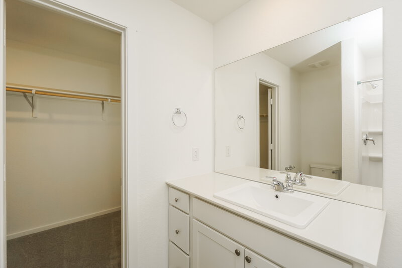 1,525/Mo, 1854 Musk Rose Converse, TX 78109 Main Bathroom View