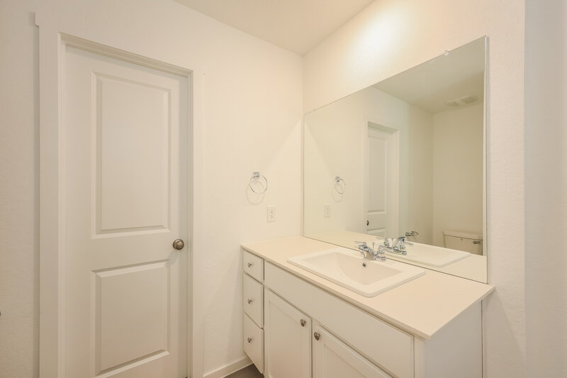 1,440/Mo, 1842 Musk Rose Converse, TX 78109 Main Bathroom View