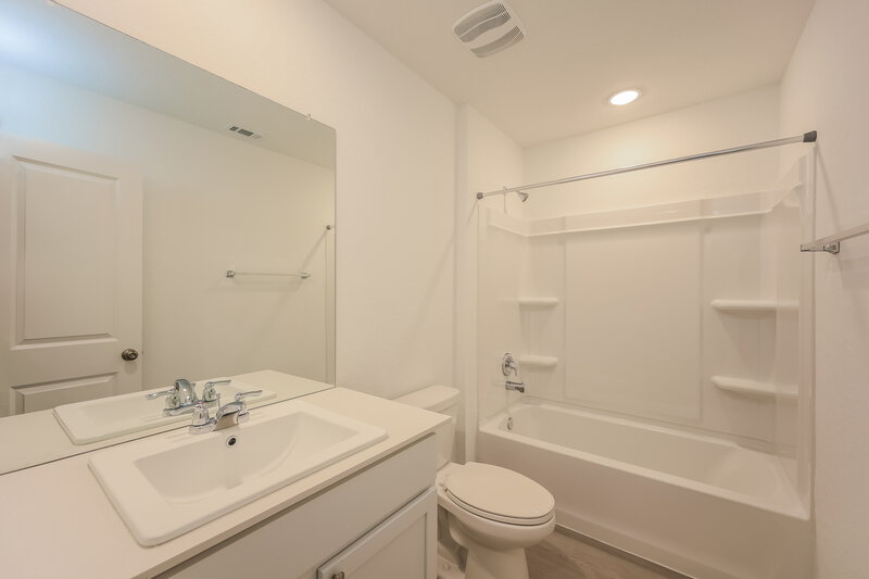 1,440/Mo, 1842 Musk Rose Converse, TX 78109 Bathroom View