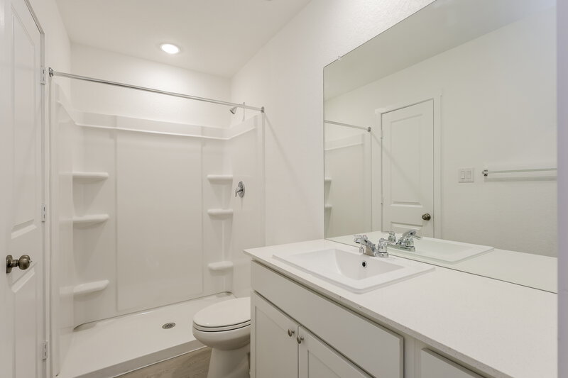 1,520/Mo, 522 Chevre Rd New Braunfels, TX 78130 Main Bathroom View