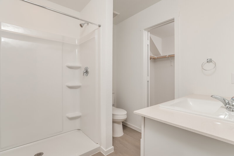 1,485/Mo, 10035 Mather Way Converse, TX 78109 Main Bathroom View