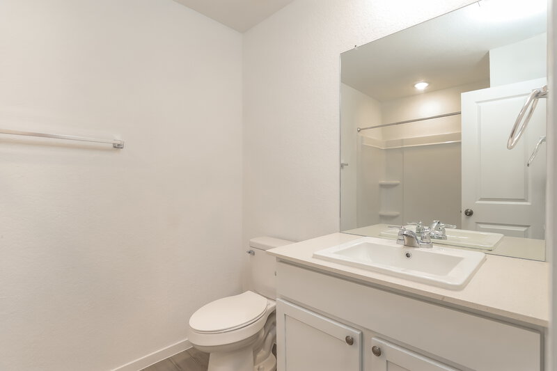 1,620/Mo, 10043 Mather Way Converse, TX 78109 Bathroom View
