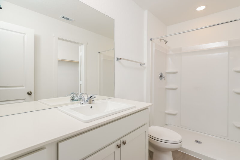 1,495/Mo, 11533 Chestnut Rose Converse, TX 78109 Main Bathroom View