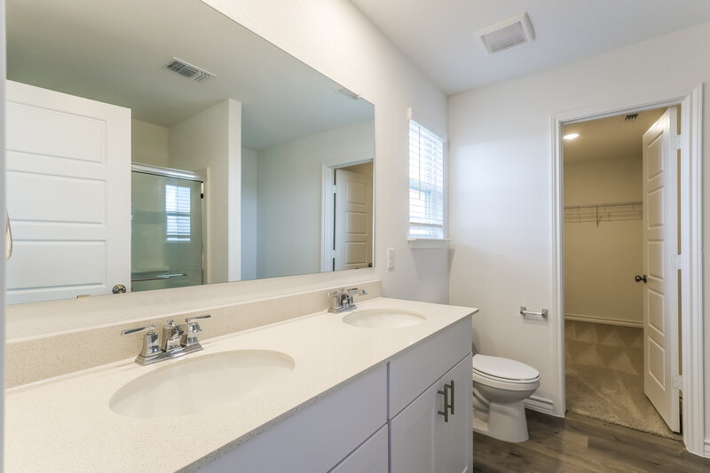 2,085/Mo, 10407 Monte Carmel Pl Converse, TX 78109 Main Bathroom View