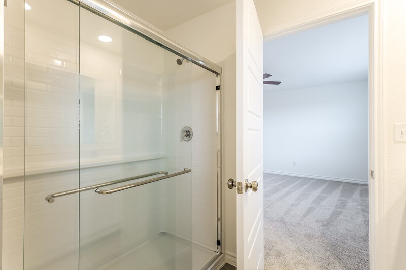 2,085/Mo, 10407 Monte Carmel Pl Converse, TX 78109 Main Bathroom View 2