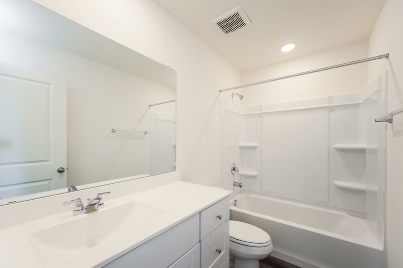 1,520/Mo, 5534 Bluebell Mdw Converse, TX 78109 Bathroom View