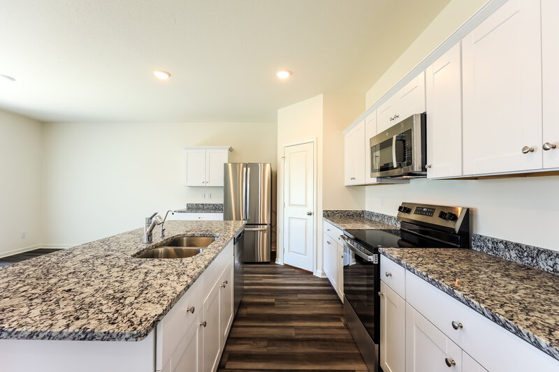 1,815/Mo, 5539 Bluebell Mdw Converse, TX 78109 Kitchen View 2