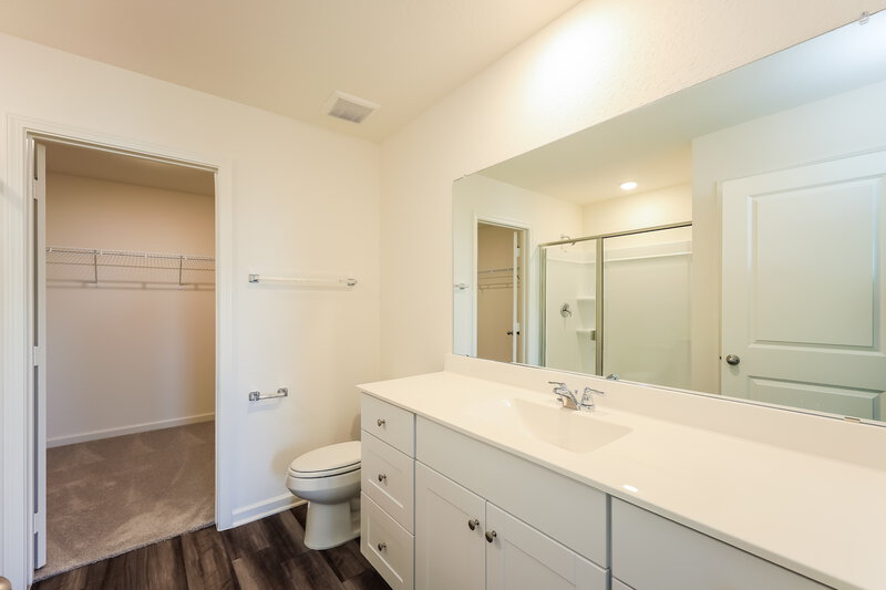 1,815/Mo, 5539 Bluebell Mdw Converse, TX 78109 Main Bathroom View
