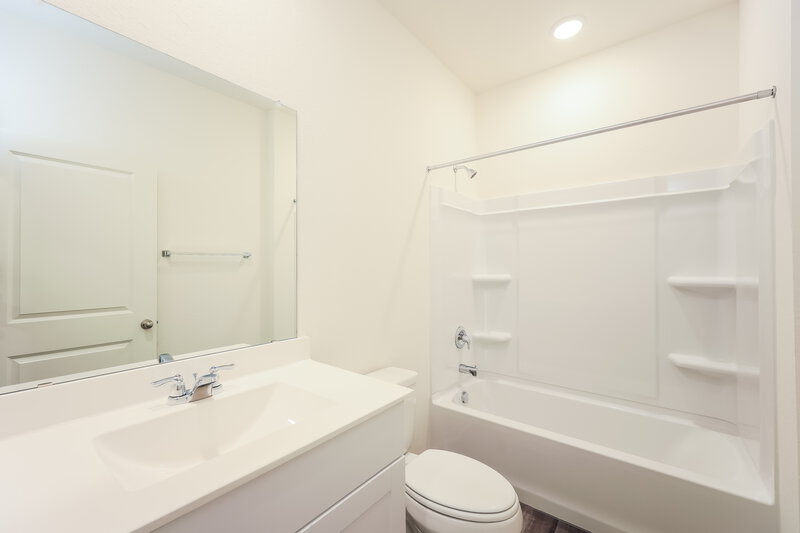 1,815/Mo, 5539 Bluebell Mdw Converse, TX 78109 Bathroom View