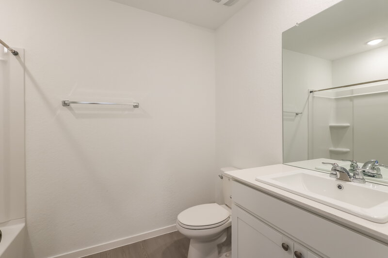 1,515/Mo, 1822 Musk Rose Converse, TX 78109 Bathroom View 2
