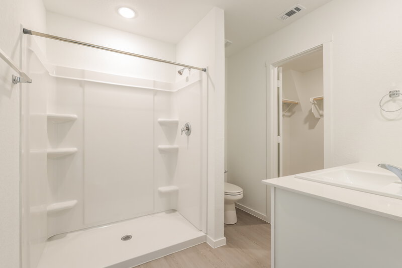 1,405/Mo, 1818 Musk Rose Converse, TX 78109 Main Bathroom View